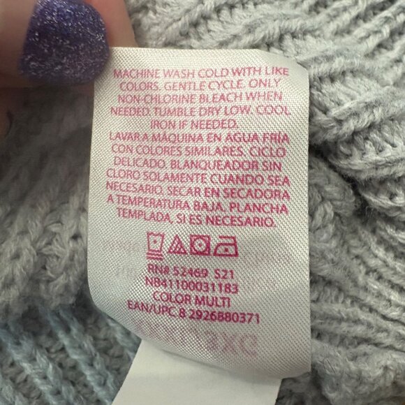 Distressed Gray Heart Knit Sweater V-Neck No Boundaries Womesns Size XXXL/3XG - Picture 7 of 11